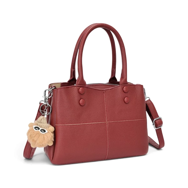Дамска чанта - модерен избор с удобен размер и отделно място за малките предмети, които искате винаги да намирате бързо LZ6508P red