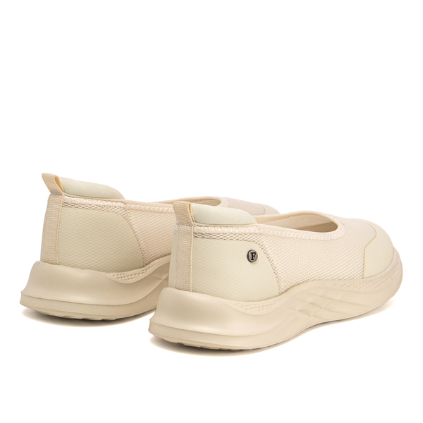 Дамски спортни обувки slip-on – модерно излъчване в черен цвят с текстилна структура и приятно прилягане за активни дни и разходки DP7599 beige