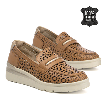 Дамски обувки от естествена кожа - удобен избор за ежедневието с ефектна флорална перфорация и приятно усещане при продължително носене през целия ден DP7678 CA